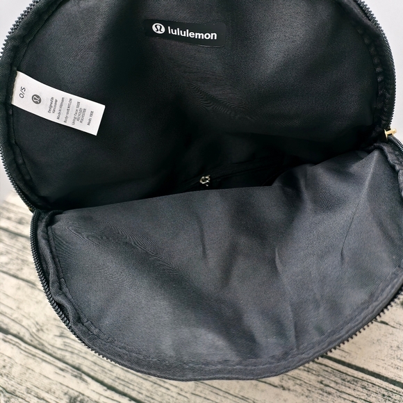 Lululemon Festival Bag 5L • Black/Gold • New - Picture 3 of 6